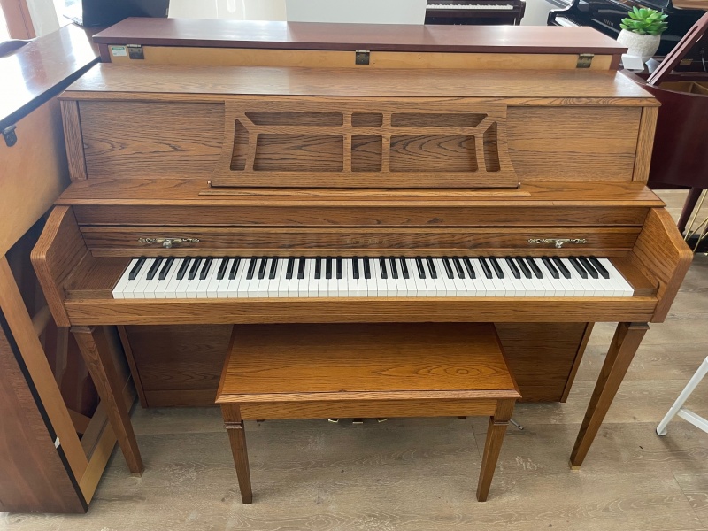 Yamaha M302 Upright Piano 42