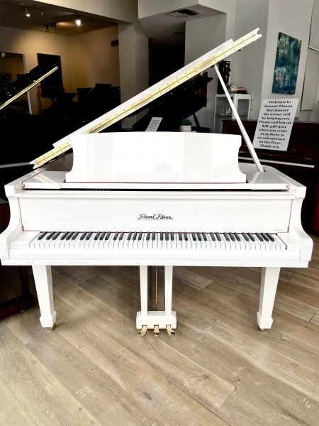 Pearl River Baby Grand Piano 5'3