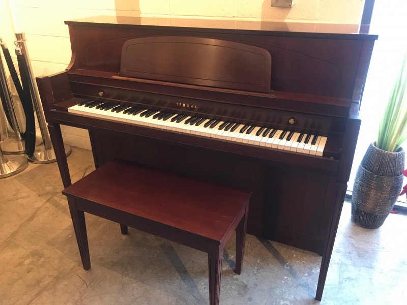 Samick Pianos Js 143