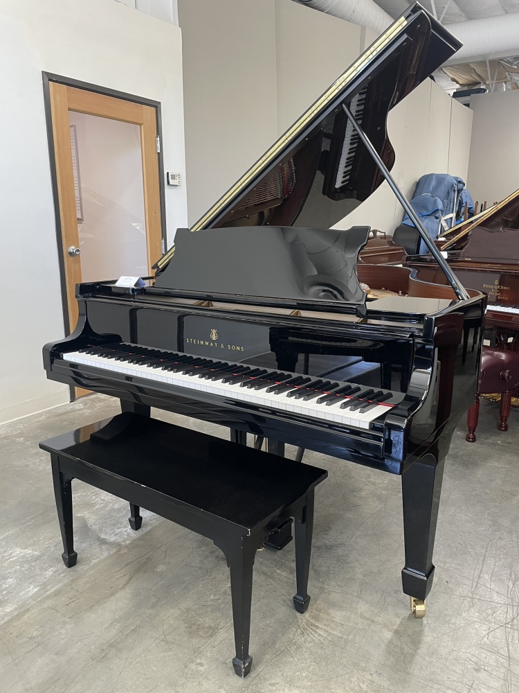 Fully-Restored Steinway M Grand Piano 5'7 Polished Ebony for Sale