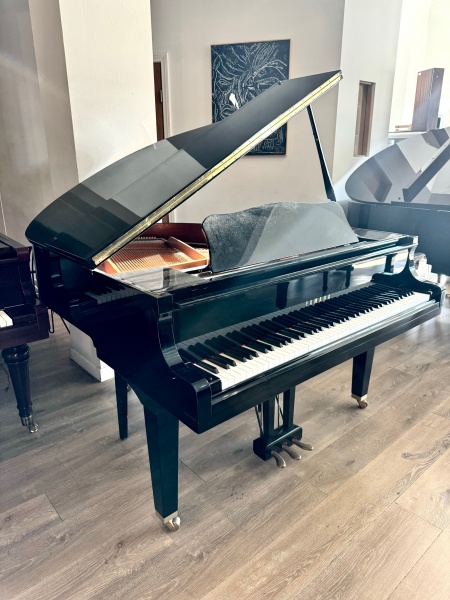 Yamaha GA1 Baby Grand Piano 4'11