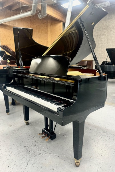 Yamaha GH1 Baby Grand Piano 5'3