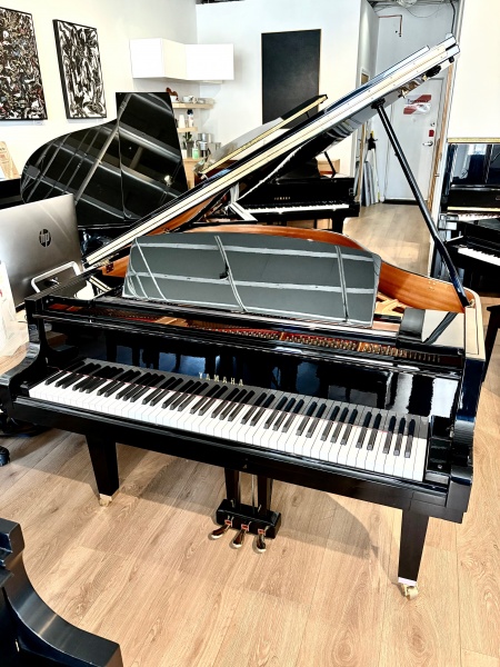 Yamaha GH1 Baby Grand Piano 5'3