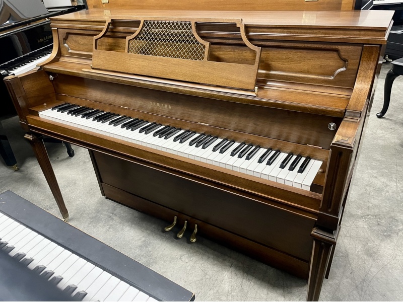 Yamaha M204 Upright Piano 41