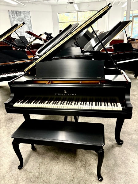 Steinway M Grand Piano 5'7