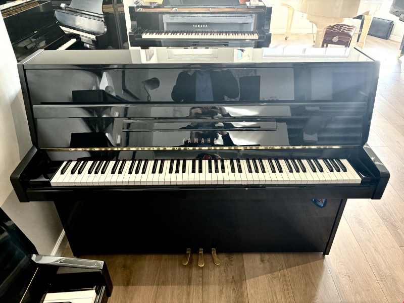 Yamaha M112 Upright Piano 44