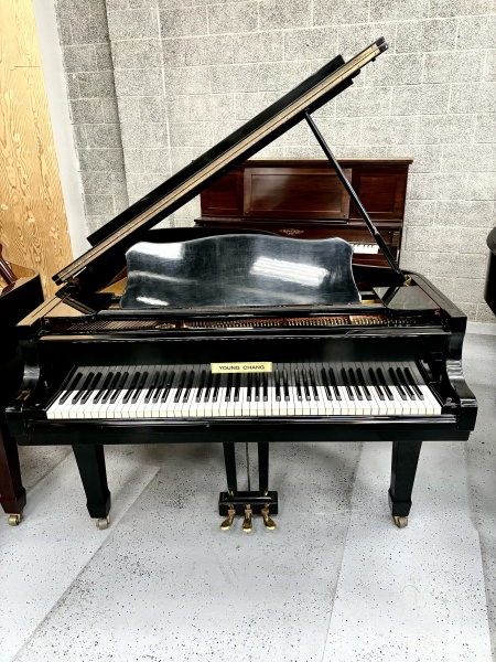 Young Chang G-185 Grand Piano 6'1