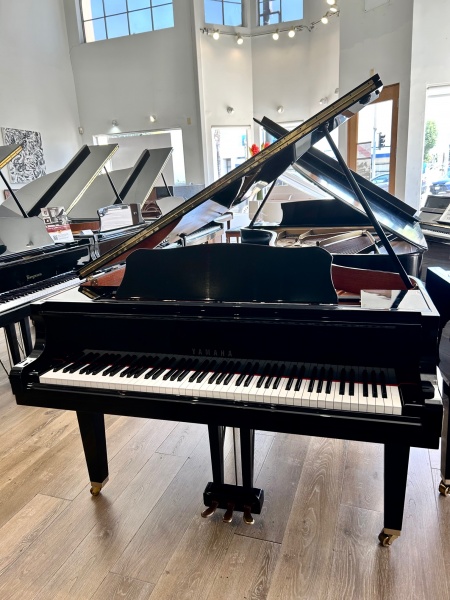Yamaha GB1 Baby Grand Piano 5' Polished Ebony 2006
