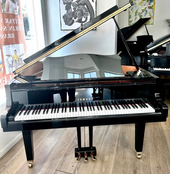 Yamaha GH1 Baby Grand Piano 5'3