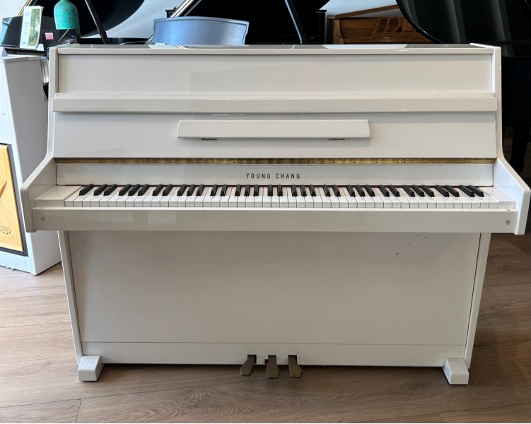Young Chang E101 Upright Console Piano 42