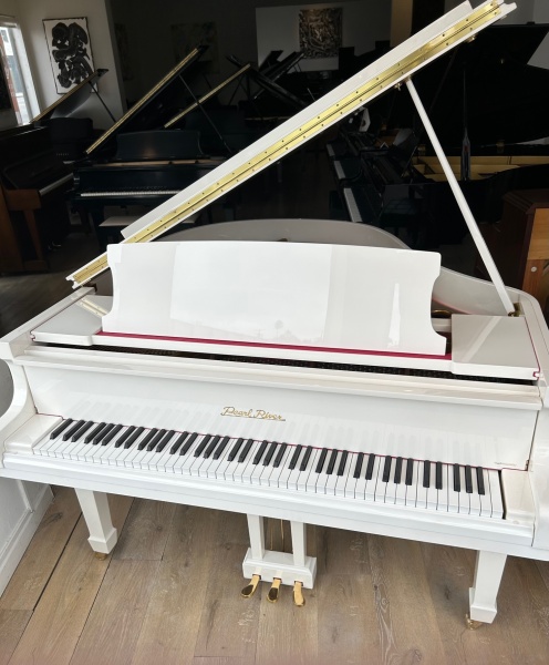 Pearl River Baby Grand Piano 5'3
