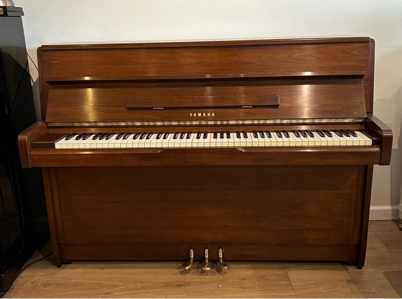 Yamaha M1 Upright Console Piano 41
