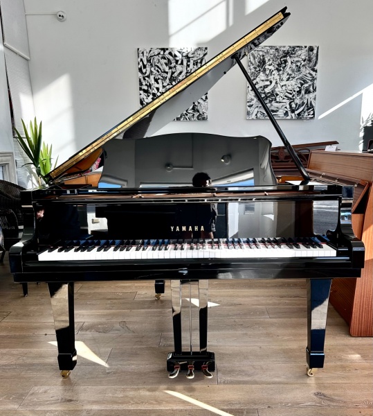 Yamaha C1 Baby Grand Piano 5'3