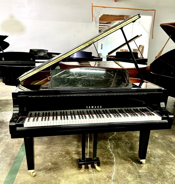 Yamaha GB1 5' Baby Grand Piano 5' Polished Ebony 2007