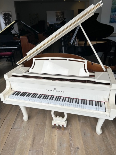 Young Chang PG-150 Grand Piano 5' Polished White Ivory 1987